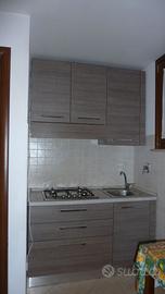 CUCINA con lavello e piano cottura