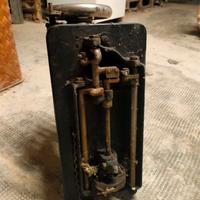 Macchina da cucire antica