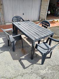 Tavolo da giardino + 4 sedie in plastica resistent