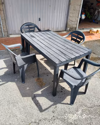 Tavolo da giardino + 4 sedie in plastica resistent