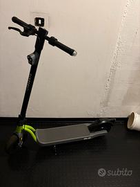 Monopattino elettrico argento