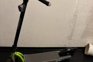 Monopattino elettrico argento