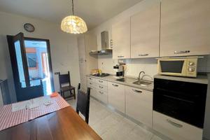 Porzione di villa centrale su + livelli