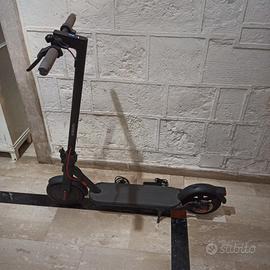 MONOPATTINO XIAOMI ELECTRIC SCOOTER 4 OMOLOGATO 