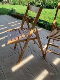 4 sedie in legno chiaro