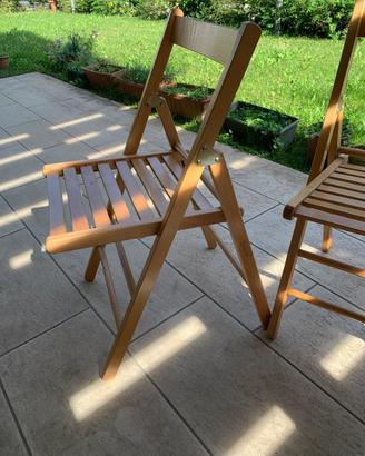 4 sedie in legno chiaro