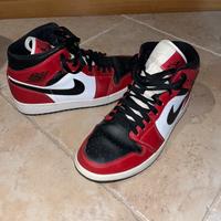 Jordan 1 mid Chicago toe n.42