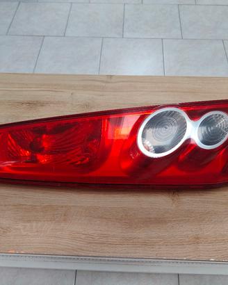 Faro posteriore sinistro Ford Fiesta 5