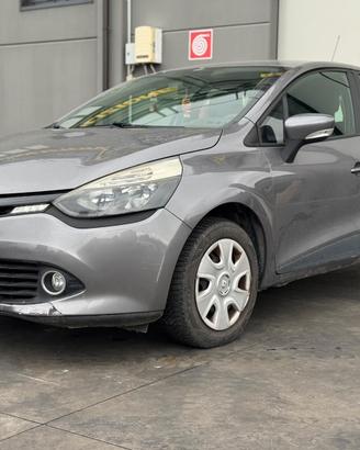 RENAULT CLIO 4 per ricambi usati D4FP7