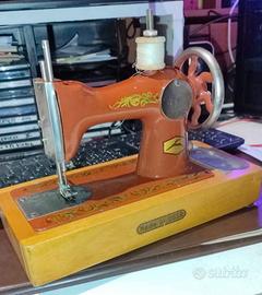 Macchina da cucire ORSHA URSS vintage 