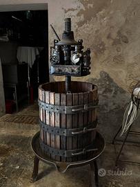 Antico Torchio strettoio per uva marca Laverda