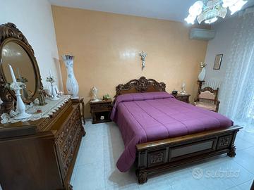 Camera matrimoniale in legno massiccio