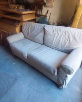 un divano e un divano letto 