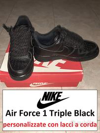 Nike Air Force 1 Low Triple Black lacci in corda