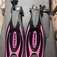 Pinne Cressi frog plus con lacciolo nero rosa