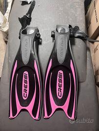 Pinne Cressi frog plus con lacciolo nero rosa