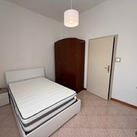 Zona Policlinico: stanza singola arredata