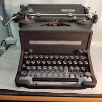 Macchina da scrivere Olivetti M40/3