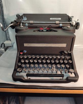Macchina da scrivere Olivetti M40/3