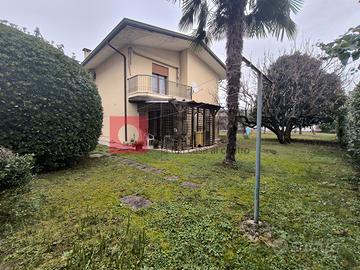 BIFAMILIARE CON 800 MQ GIARDINO "RIF. UPR8"