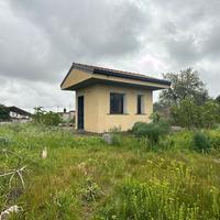 Terreno agricolo di 1400 mq con casetta