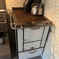 Cucina a legna Rizzoli con piastra, categoria A+