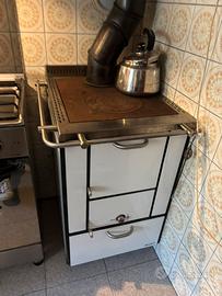 Cucina a legna Rizzoli con piastra, categoria A+