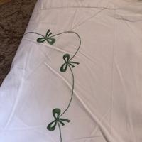 Lenzuolo ricamato a mano
