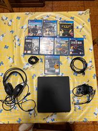 PS4, 8 videogiochi, joystick, cuffie.