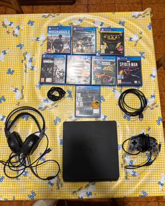 PS4, 8 videogiochi, joystick, cuffie.