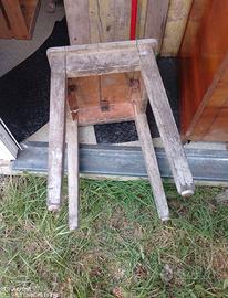 Porta vaso in legno vecchio vintage.