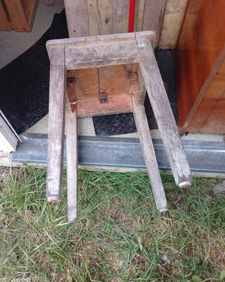 Porta vaso in legno vecchio vintage.