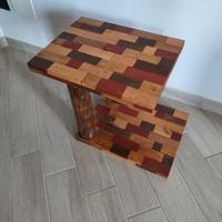 Tavolino portaoggetti in legno 