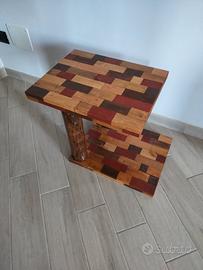 Tavolino portaoggetti in legno 