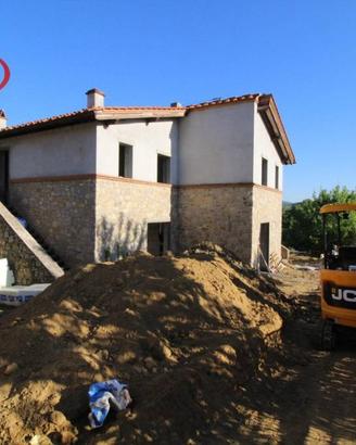 Villa di 180 m² con più di 5 locali a Laterina Per