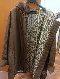 cappotto con cappuccio di pelliccia