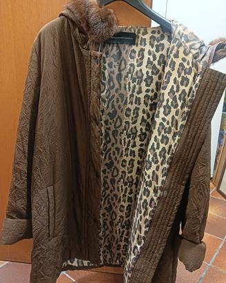 cappotto con cappuccio di pelliccia