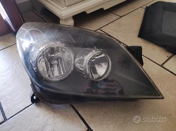 faro destro Opel Astra H 