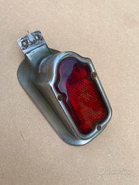 Faro posteriore tombstone