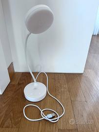 Lampada bianca con cavo