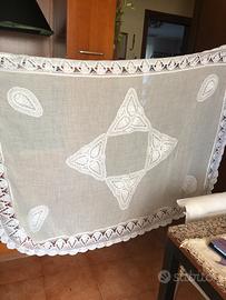 Copri tavolo con bordi a umcineyto