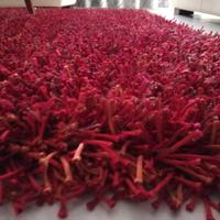 Tappeto a pelo lungo rosso