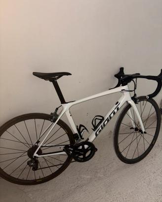 GIANT TCR Advanced 2 KOM 2022