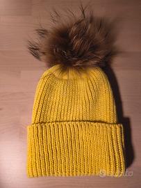 Cappello in lana con pompon in vera pelliccia 
