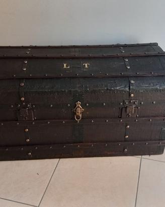 Baule primi '900 legno e borchia di ferro