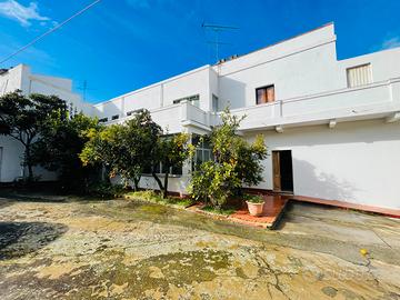 Casa campidanese con cortile e grande metratura