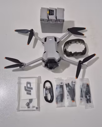 DJI Mini 4 Pro 3 batterie (senza Telecomando) C1