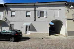 Casa indipendente di 205 m² con 5 locali e box aut