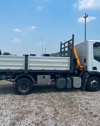 AUTOCARRO IVECO CON GRU E RIBALTRABILE