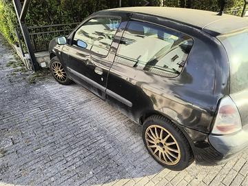 Renault Clio anno 2003